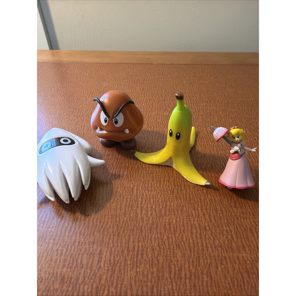 Super Mario World GOOMBA Figure World of Nintendo 2" Jakks Squid Banana Princess